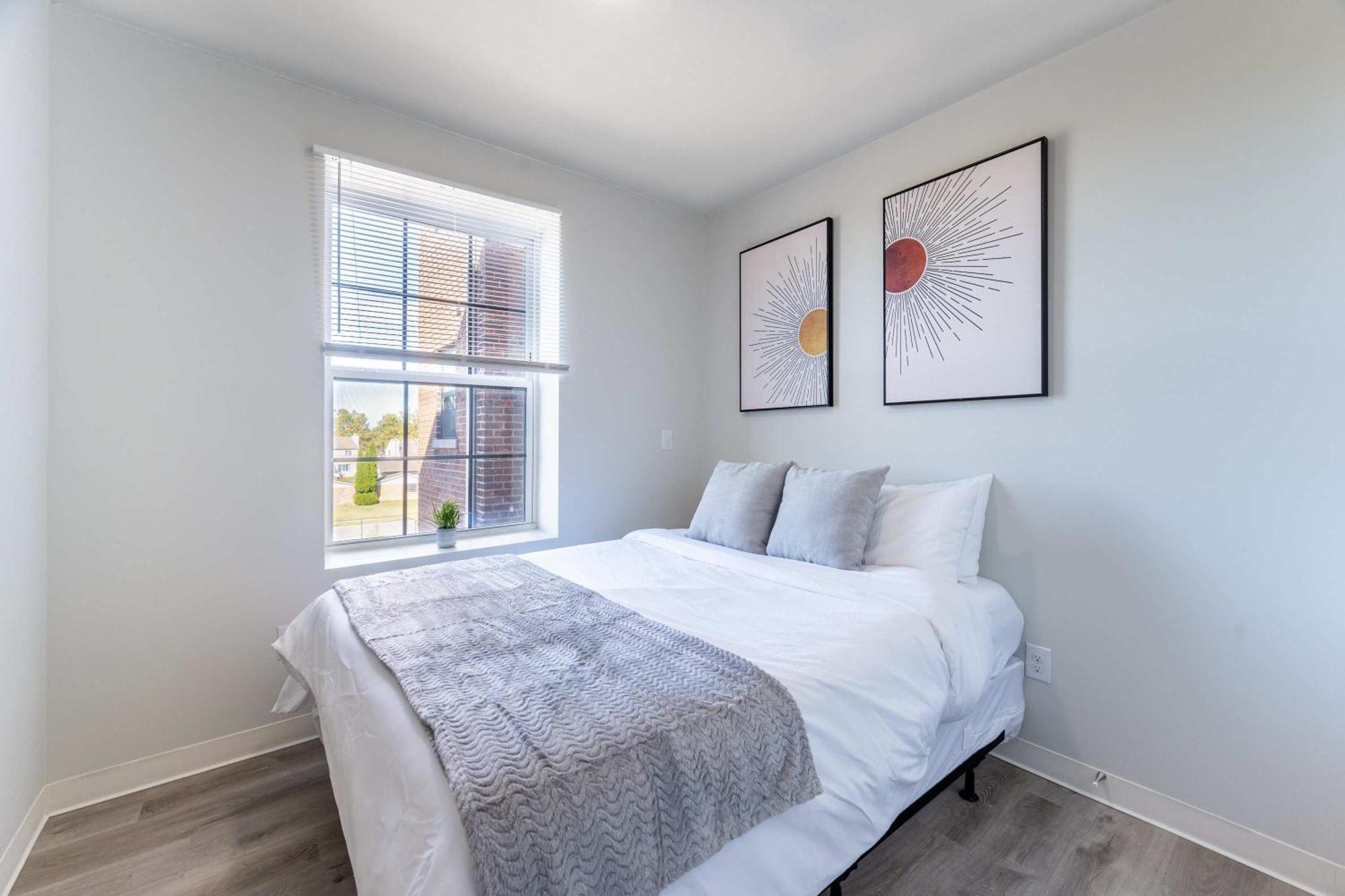 2br Exclusive Retreat Near Henry Ford