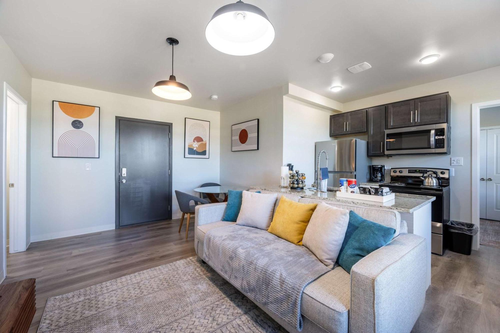 Apartment 2br Exclusive Retreat Near Henry Ford
